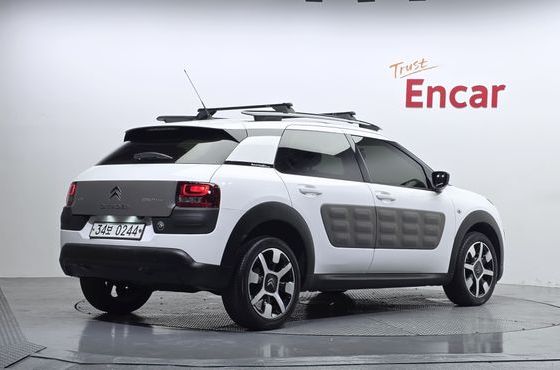 Citroen-DS C4 CACTUS 1.6 BlueHDi Shine — пробег 93 176 км — фото 2 из 5