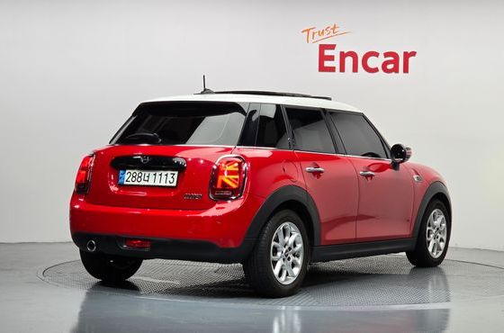 Mini Cooper 5Door HIGH 3rd — пробег 47 784 км — фото 2 из 5