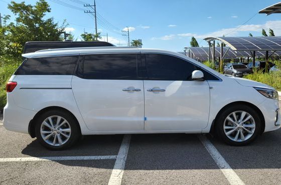 Kia Carnival 9-Seater Prstige — пробег 110 771 км — фото 3 из 5