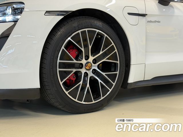 Porsche Taycan 4S — пробег 56 000 км — фото 4 из 5