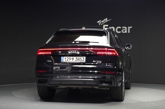 Audi Q8 55 TFSI Quattro Premium — пробег 81 202 км — фото 4 из 5