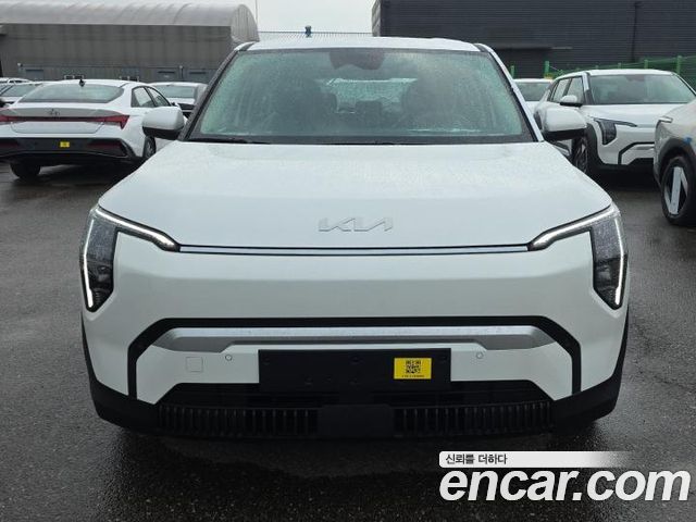 Kia EV3 Long Range 2WD AIr — пробег 5 км — фото 1 из 5