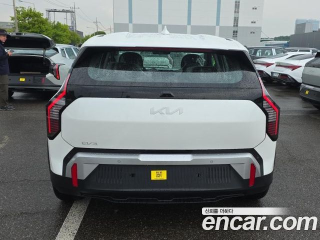 Kia EV3 Long Range 2WD AIr — пробег 5 км — фото 4 из 5