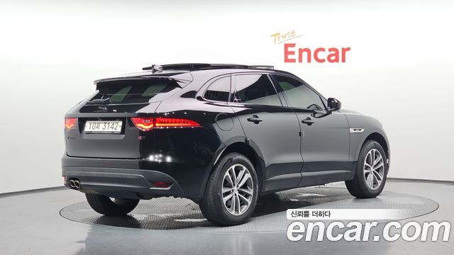Jaguar F-PACE 20d R-Sport — пробег 127 344 км — фото 2 из 5