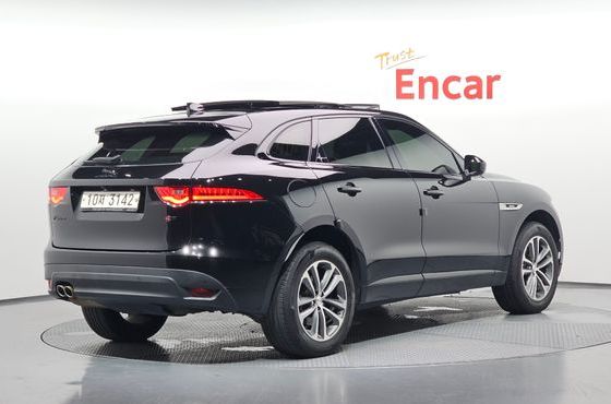 Jaguar F-PACE 20d R-Sport — пробег 127 344 км — фото 2 из 5