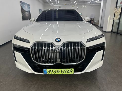 BMW 7-Series 740d xDrive M Sport — пробег 12 000 км — фото 1 из 5