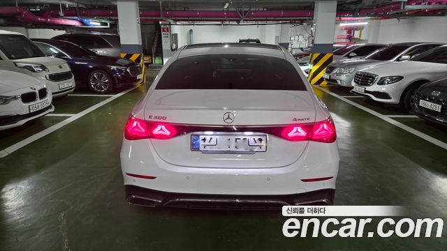 Mercedes-Benz E-Class E300 4MATIC AMG Line — пробег 13 200 км — фото 2 из 5