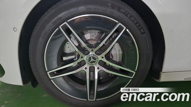 Mercedes-Benz E-Class E300 4MATIC AMG Line — пробег 13 200 км — фото 5 из 5