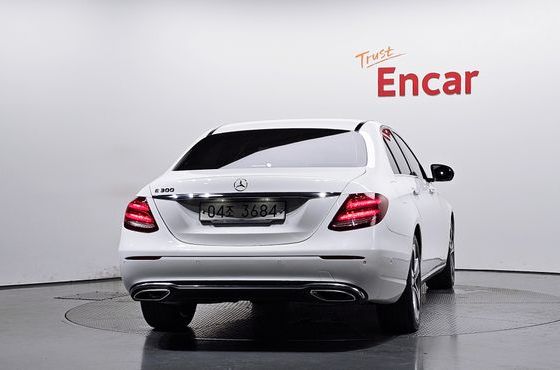 Mercedes-Benz E-Class E300 Avantgarde — пробег 113 781 км — фото 4 из 5
