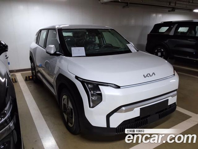 Kia EV3 Long Range 2WD AIr — пробег 1 км — фото 2 из 5