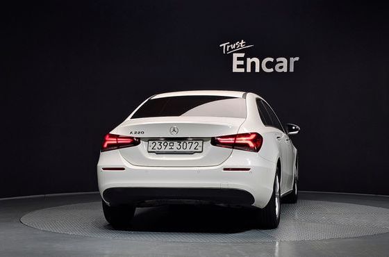 Mercedes-Benz A-Class A220 Sedan — пробег 64 560 км — фото 4 из 5