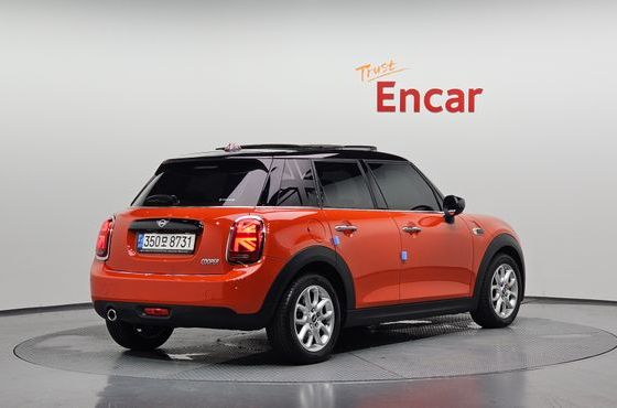 Mini Cooper 5Door HIGH 3rd — пробег 4 639 км — фото 2 из 5