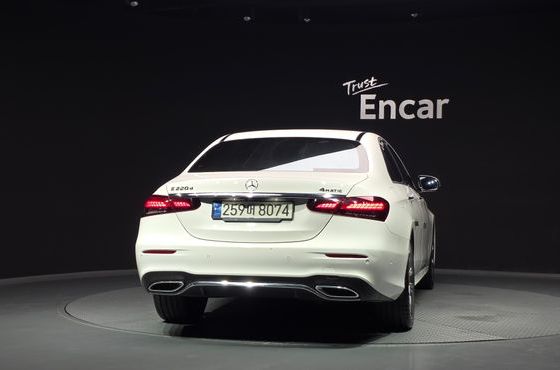 Mercedes-Benz E-Class E220d 4MATIC AMG Line — пробег 46 643 км — фото 4 из 5