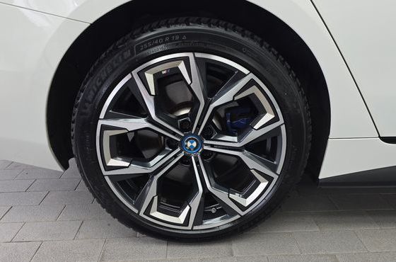 BMW i4 eDrive40 M Sports Pro — пробег 58 895 км — фото 5 из 5