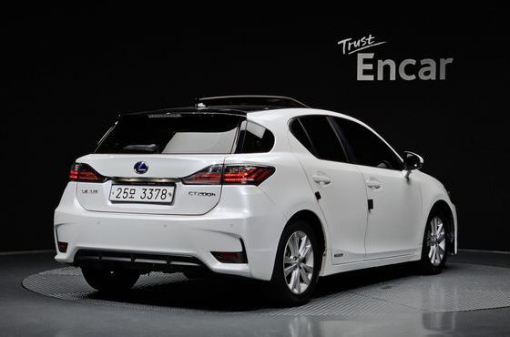 Lexus CT200h 1.8 Supreme ZWA10 — пробег 127 961 км — фото 2 из 5
