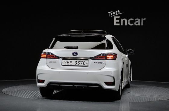 Lexus CT200h 1.8 Supreme ZWA10 — пробег 127 961 км — фото 4 из 5