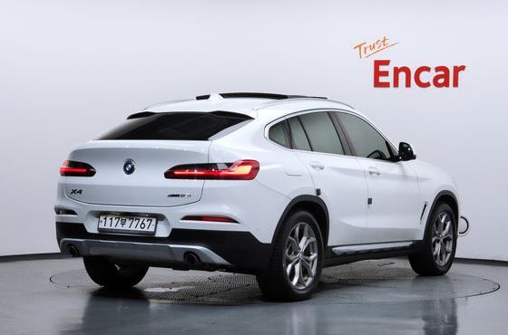 BMW X4 xDrive20i xLine — пробег 43 679 км — фото 2 из 5