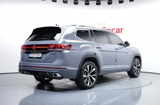 Volkswagen Atlas 2.0 TSI R-LINE 6-Seater — пробег 6 757 км — фото 2 из 5