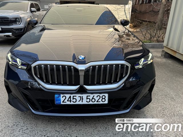 BMW 5-Series 520i M Sport — пробег 2 800 км — фото 3 из 5