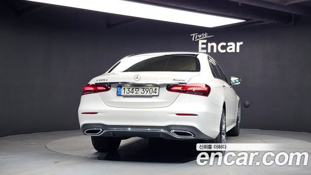Mercedes-Benz E-Class E220d 4MATIC AMG Line — пробег 192 090 км — фото 4 из 5