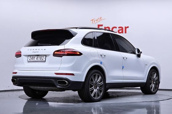Porsche Cayenne 3.0 Diesel Platium Edition 958 — пробег 134 594 км — фото 2 из 5
