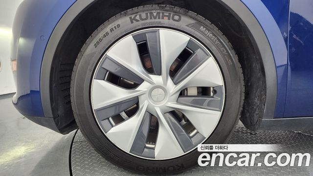 Tesla Model Y Long Range AWD — пробег 73 462 км — фото 5 из 5