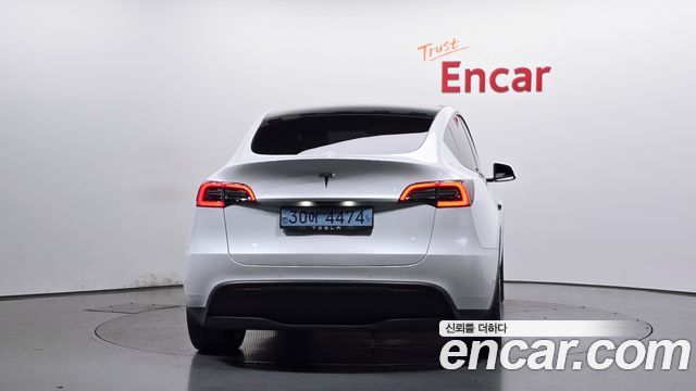 Tesla Model Y Standard Range RWD — пробег 28 695 км — фото 4 из 5