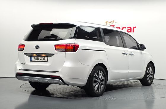 Kia Carnival 9-seater Luxury — пробег 90 446 км — фото 2 из 5