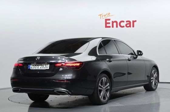 Mercedes-Benz E-Class E350 4MATIC Avantgarde — пробег 56 731 км — фото 2 из 5