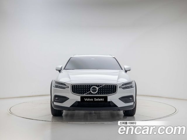 Volvo V60 B5 Ultra AWD — пробег 1 516 км — фото 2 из 5