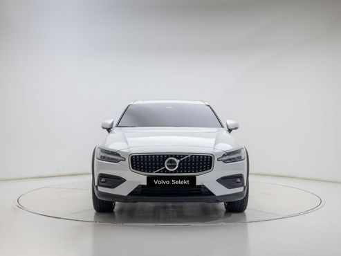 Volvo V60 B5 Ultra AWD — пробег 1 516 км — фото 2 из 5
