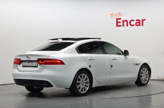 Jaguar XE 20d Prestige — пробег 83 255 км — фото 2 из 5