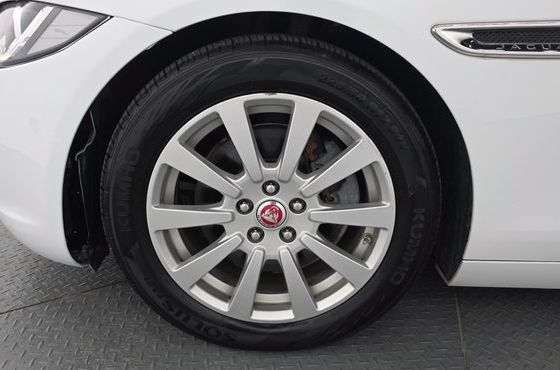 Jaguar XE 20d Prestige — пробег 83 255 км — фото 5 из 5