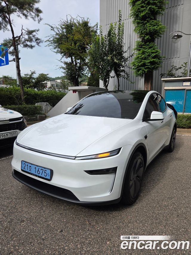 Tesla Model Y Premium RWD — пробег 600 км — фото 2 из 5
