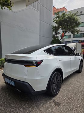 Tesla Model Y Premium RWD — пробег 600 км — фото 3 из 5