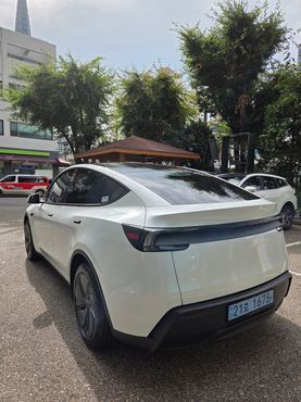 Tesla Model Y Premium RWD — пробег 600 км — фото 4 из 5
