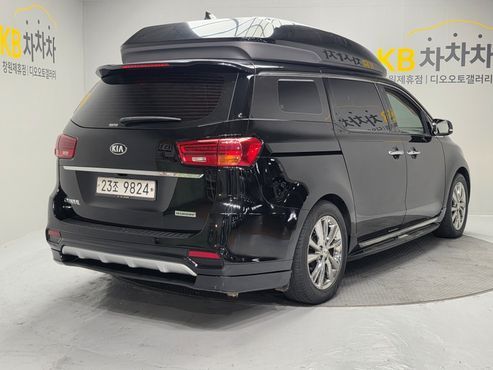 Kia Carnival 9-Seater Hi-Limousine Noblesse Special — пробег 98 809 км — фото 4 из 5
