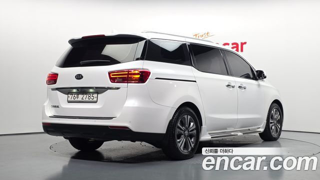 Kia Carnival из Кореи Encar