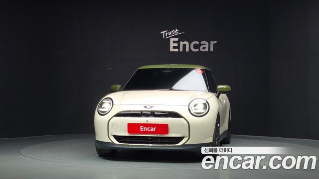 Mini Cooper SE Classic — пробег 2 607 км — фото 3 из 5