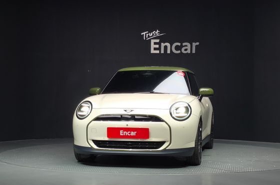 Mini Cooper SE Classic — пробег 2 607 км — фото 3 из 5