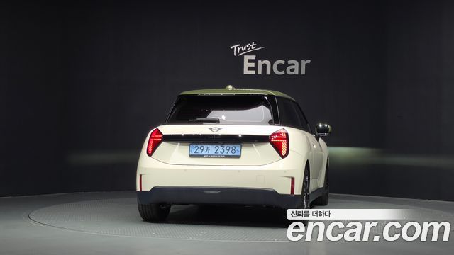 Mini Cooper SE Classic — пробег 2 607 км — фото 4 из 5