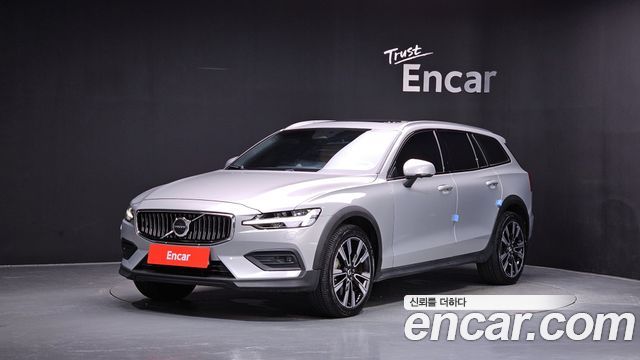 Volvo V60 B5 Ultimate AWD — пробег 39 223 км — фото 1 из 5