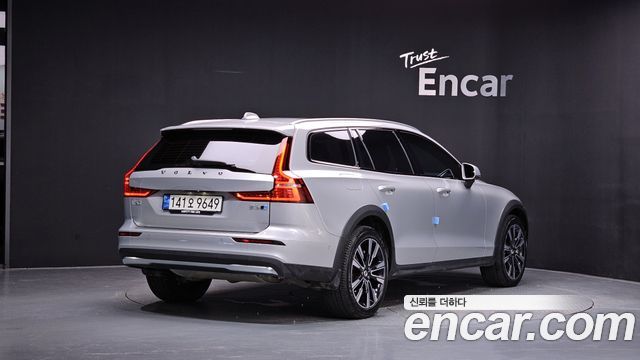 Volvo V60 B5 Ultimate AWD — пробег 39 223 км — фото 2 из 5