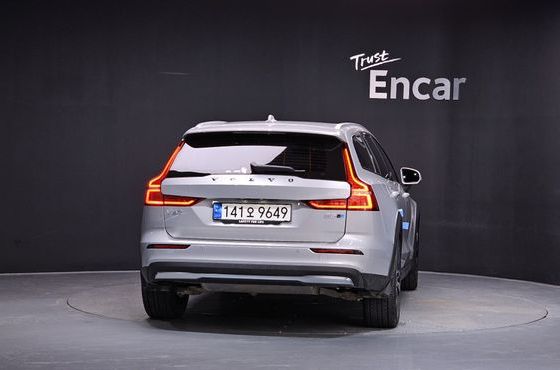 Volvo V60 B5 Ultimate AWD — пробег 39 223 км — фото 4 из 5