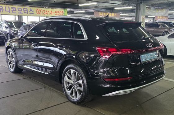 Audi e-tron 55 Quattro — пробег 15 200 км — фото 2 из 5