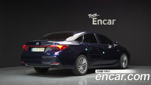 Toyota Avalon 2.5 Hybrid — пробег 68 590 км — фото 2 из 5