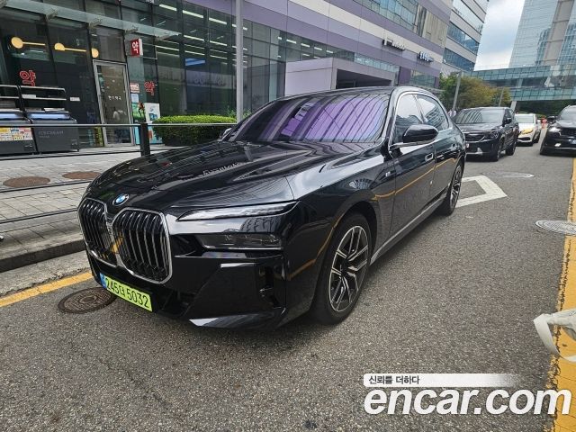 BMW 7-Series 740i xDrive M Sport — пробег 4 500 км — фото 2 из 5