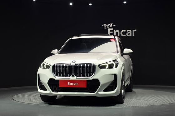 BMW X1 xDrive 20i M Sport — пробег 15 585 км — фото 3 из 5