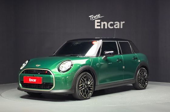Mini Cooper 5 Door Favoured — пробег 9 229 км — фото 1 из 5