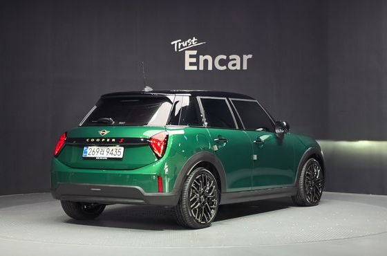 Mini Cooper 5 Door Favoured — пробег 9 229 км — фото 2 из 5